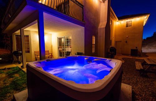 Oakhurst Villa | Mountain Majesty with Hot Tub, Pool Table, Generator, EV Hookup