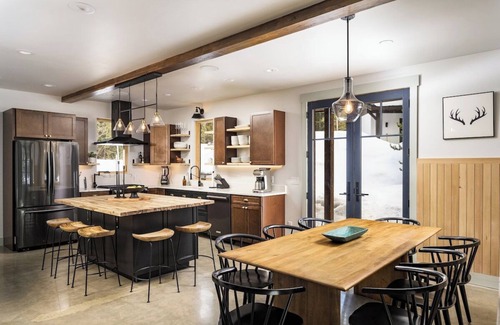 Blue River House | Mountain Manor · Mountain Manor| Luxury Home 5 min to Breck| HotTub
