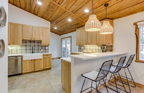 Morrison House | Mountain Mansion | Hot Tub | Sauna