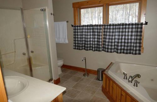 Boynton Ski Chalet | Mountain Maryland! Bear in the Woods
