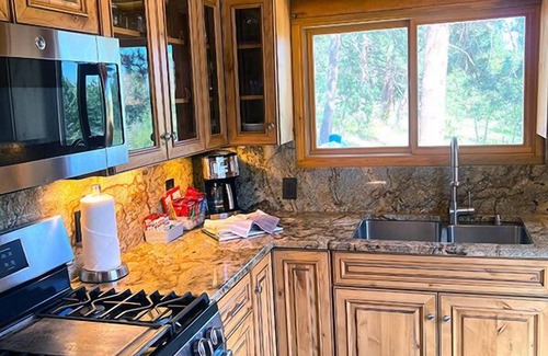 Allenspark Cabin | Mountain Masterpiece - Beautiful cabin on 2.2 acres at Wildbasin