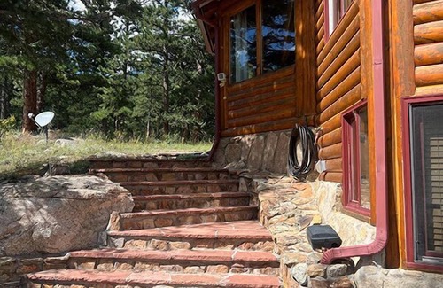 Allenspark Cabin | Mountain Masterpiece - Beautiful cabin on 2.2 acres at Wildbasin