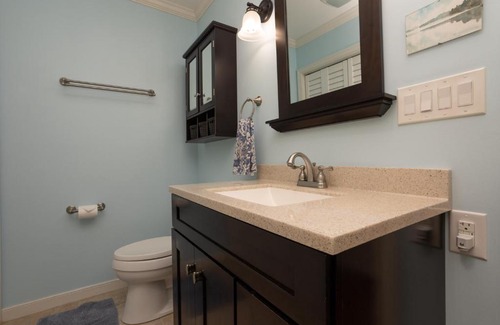 Luray House | Mountain Meadow Cottage w/ Hot tub