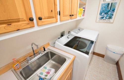 Driggs House | Mountain Meadow Haven ⁓ Hot Tub ⁓ Heated Garage