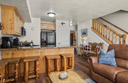 Eden Condo | Mountain Mischief MH409 | Pool | Hot Tub|Mtn Views