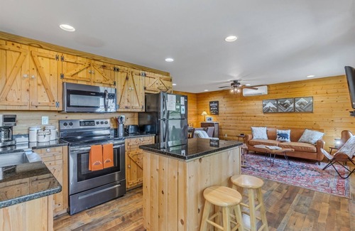 Stanardsville Cabin | Mountain Mist | 2 Bed, 2 Bath