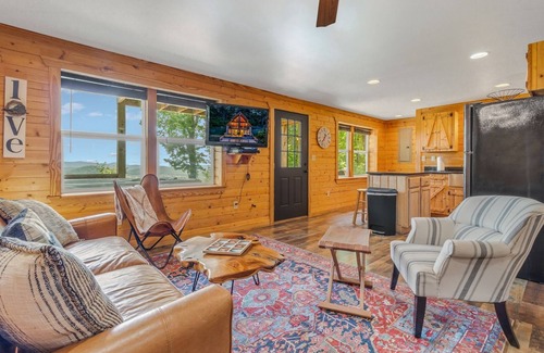 Stanardsville Cabin | Mountain Mist | 2 Bed, 2 Bath