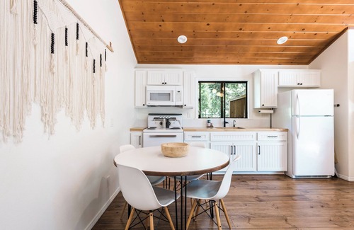 Fern Valley Cabin | Mountain mod cabin w/EV charging - Fernwood