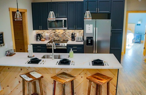 Cherokee Cabin | Mountain Modern Cabin w/Hot Tub | Hideaway View | Bryson City - Cherokee