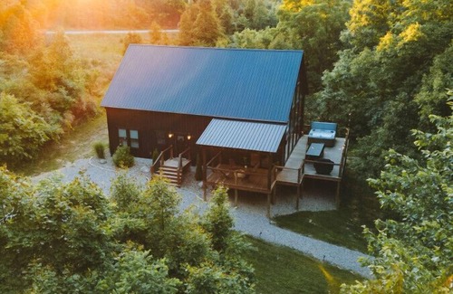 McArthur Cabin | Mountain Modern Lodge in the Hocking Hills