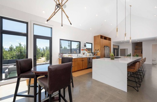 Winter Park Highlands House | Mountain Modern Villa- Comfort and Space for All- Top of the Hill!