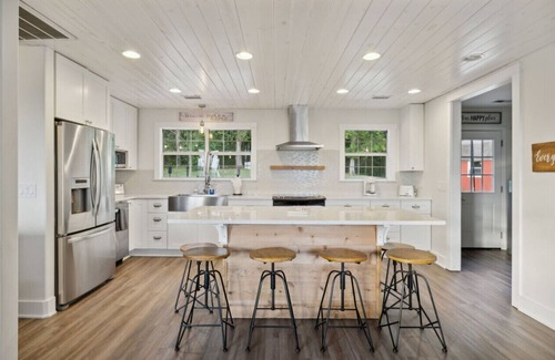 Gallatin House | Mountain Music - Stunning Views Hot Tub & Fire pit