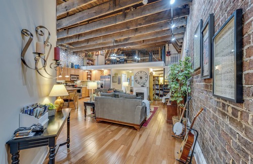 Bristol Apartment | Mountain MusicLoft Downtown,Music/Racing