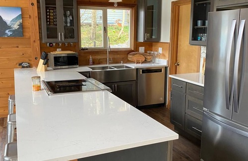 Juneau House | Mountain N' Shores Chalet