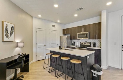 Draper Apartment | Mountain Oasis | 24 Hr Gym | Central | Hot Tub