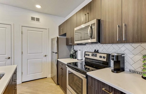 Draper Apartment | Mountain Oasis | 24 Hr Gym | Central | Hot Tub