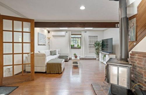 Pocono Summit House | Mountain Oasis Hot Tub Game Room Fire Pit