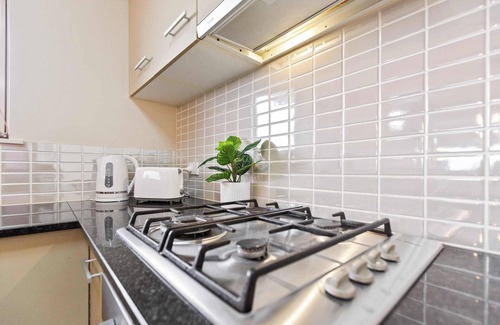 Westcourt Apartment | Mountain Panorama Cairns -9 Pools,Gym, & BBQ