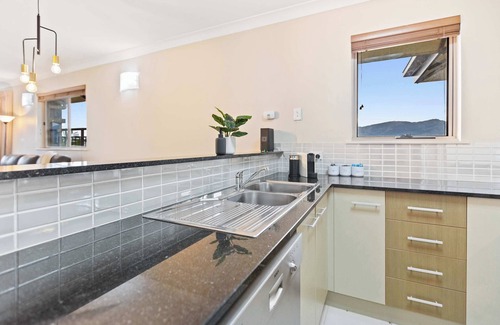 Westcourt Apartment | Mountain Panorama Cairns -9 Pools,Gym, & BBQ