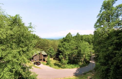 Gatlinburg - Pigeon Forge House | Mountain Paradise Mountain Views, Hot Tub & Free Attraction Tickets