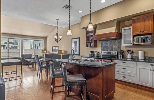Cougar Creek Apartment | Mountain Penthouse Retreat