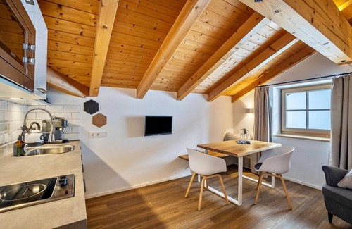 Casere Apartment | Mountain Residence" Kasern Nr 5" with Mountain View, Garden, Terrace & Wi-Fi