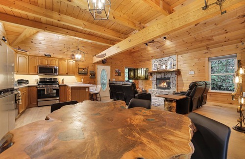 Waynesville Cabin | Mountain Retreat-Authentic Log Cabin with a Jacuzzi and FirePit