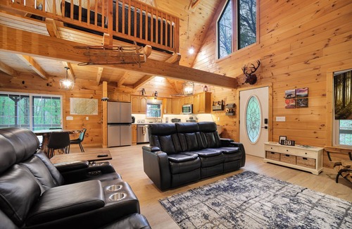 Waynesville Cabin | Mountain Retreat-Authentic Log Cabin with a Jacuzzi and FirePit