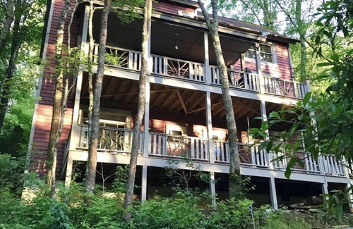 Glenville House | Mountain retreat by Lake Glenville: creekside, secluded, Cashiers - Glenville