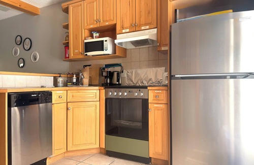 Harvie Heights House | Mountain Retreat Townhouse - 2 mins drive to Banff National Park Gate