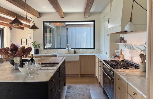 Roberts Creek House | Mountain Retreat with unobstructed ocean views!