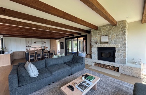 Roberts Creek House | Mountain Retreat with unobstructed ocean views!
