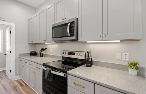 Sylva Condo | Mountain Retreat, Cozy Balcony, and Grill!