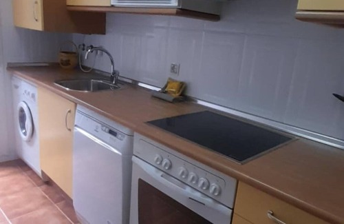 Canfranc Apartment | Mountain Retreat: Cozy 2-Bed Apt, 10 Mins to Ski Slopes