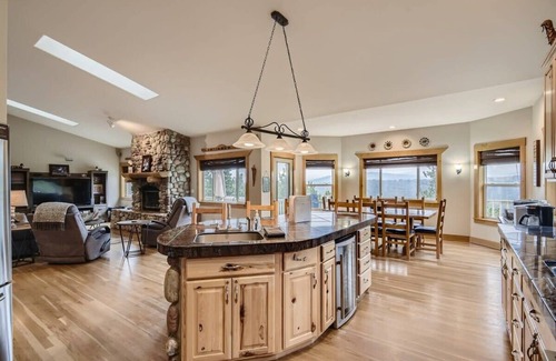 Black Hawk House | Mountain Retreat/Deck, Views/Sleeps 10