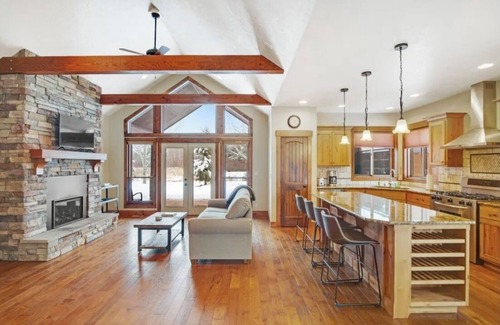 McCall House | Mountain Retreat-Golf Course-Payette Lake-Brundage-skiing-snowmobiling-Mt biking