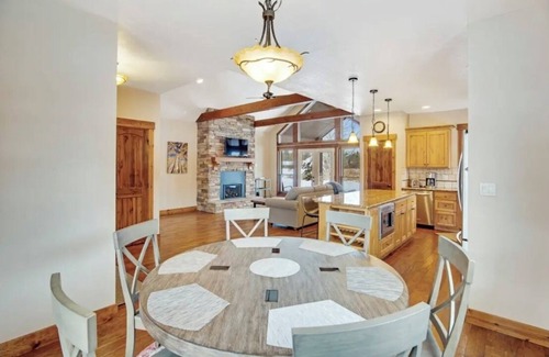 McCall House | Mountain Retreat-Golf Course-Payette Lake-Brundage-skiing-snowmobiling-Mt biking