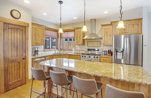 McCall House | Mountain Retreat-Golf Course-Payette Lake-Brundage-skiing-snowmobiling-Mt biking