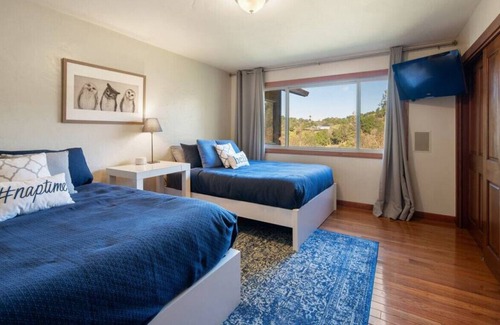 Larkfield-Wikiup House | Mountain Retreat: Heated Pool, Pool Table, Gigabit