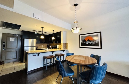 Canmore House | Mountain Retreat - Heated Pool & Hot-tub