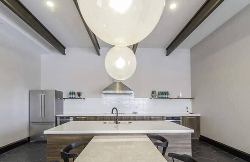 Draper Apartment | Mountain Retreat | Hot Tub | Gym | Pool | Central