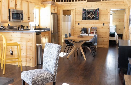 Fairplay Cabin | Mountain retreat I Hot Tub l Views l Cozy & Clean l Dog-friendly l Near Breck