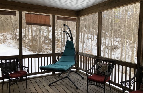 Etlan House | Mountain Retreat near Hiking, Wineries, History