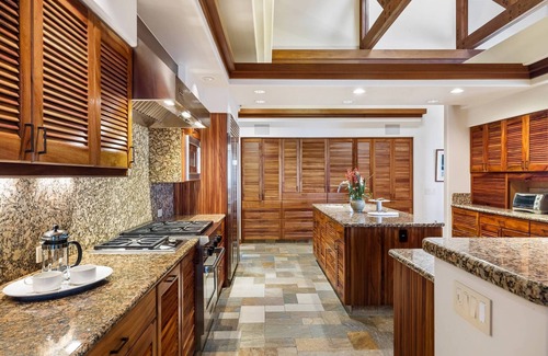 Holualoa House | Mountain Retreat, Ocean views, Pool with Hot tub, Minutes to Kona Town