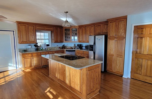 Lenoir Villa | Mountain Retreat. Relax and Recharge. nSpacious House with Sunny Terrace. Views