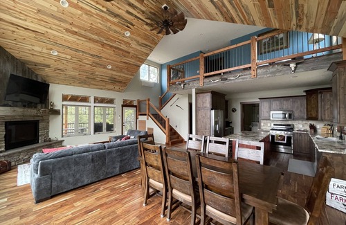 Drummond House | Mountain Retreat: Stunning Views, Off-Grid Luxury, Trails, Fishing, Stargazing