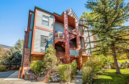 Basalt Apartment | Mountain Retreat
