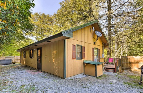 Cranberry Falls Cabin | Mountain Retreat w/ Hot Tub: Close to Trails!