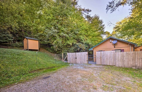 Cranberry Falls Cabin | Mountain Retreat w/ Hot Tub: Close to Trails!