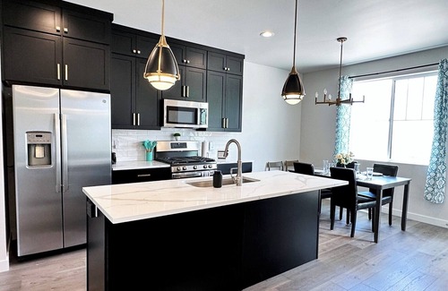 Park City House | Mountain Retreat with Stunning Views - Minutes from Skiing and Lakes - Sleeps 12
